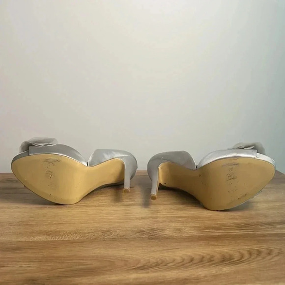Audrey Brooke silver heels size 7 - Picture 5 of 16